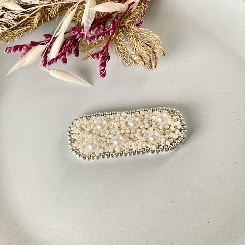 つぶつぶビーズとパールのヘアピン/バレッタ　お呼ばれヘアアクセサリー　ビーズ刺繍