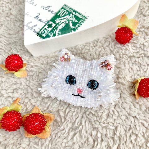 ペルシャ猫 ビーズ刺繍ブローチ