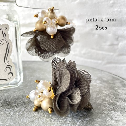 ２pcs★charm・petal sepia（ビジュータッセルチャーム）