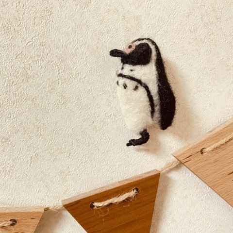 小さめのペンギンブローチ(フンボルトペンギン)
