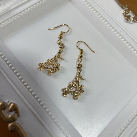 花束ピアス