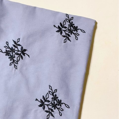 刺繍生地　ネイビーの刺繍