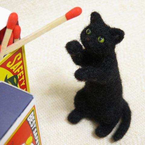 小さな抱っこ猫 1/6サイズ 羊毛フェルト 人形 黒 2
