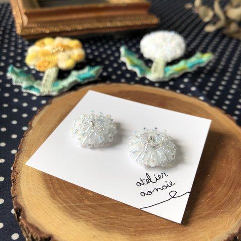 ビーズ刺繍ピアス/イアリング【たんぽぽの綿毛】