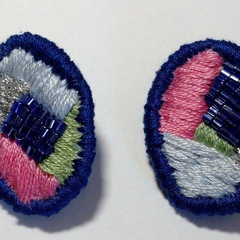 【送料無料】【１点物】丸い刺繍のセットブローチ