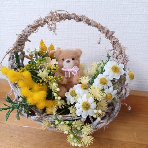 羊毛フェルトくまさんのフラワーバスケットリース🌼