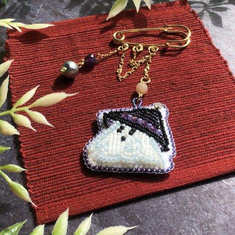 ビーズ刺繍ブローチ　〜ハロウィンオバケ　スイングチャーム〜