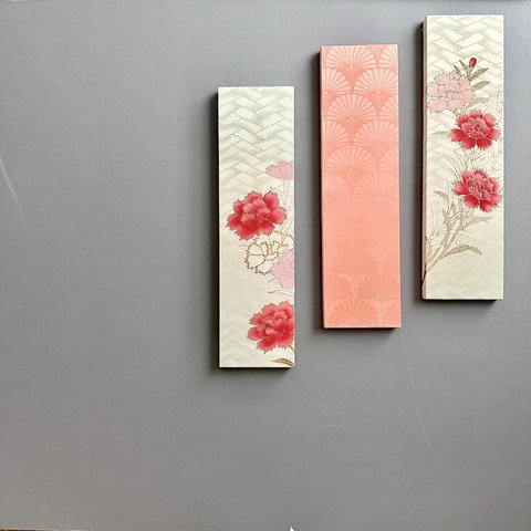 着物のファブリックパネル　ピンクカーネーション（３枚セット）　サスティナブル  着物リメイク　インテリア  Kimono fabric panel interior  壁飾り　ギフト　古民家　母の日