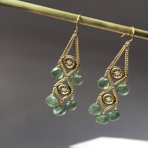 “Nouveau-romanesque” series - green rutile quartz (グリーンルチルクォーツ) earrings
