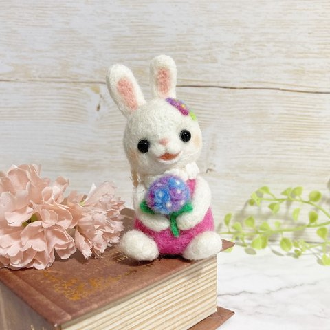 ♡にっこり♡笑顔を届ける6月の紫陽花うさぎ♡羊毛フェルト 置き物 マスコット rabbit hydrangea needle wool felting felted mascot doll