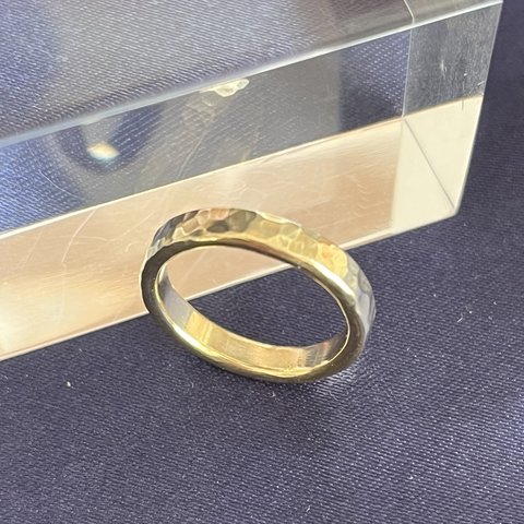 シンプルな鎚目（つちめ）模様のリング💍　真鍮　指輪