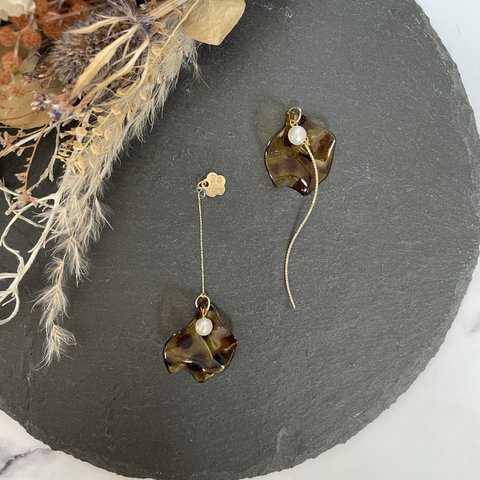 花びら　アシンメトリー　ピアス　イヤリング　レオパード　earrings