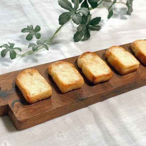シンプルな食パン  ブローチ🍞