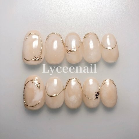 【現品】ネイルチップ　ニュアンスネイル　秋ネイル　ベージュ　ショートオーバル　