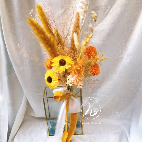 Autumnウエディング新作⭐︎春色オレンジ &太陽のソラひまわり❤︎natural wedding bouquet❤︎そのまま残るドライフラワーブーケで記念日に★持ちやすいサイズの縦クラッチブーケ★