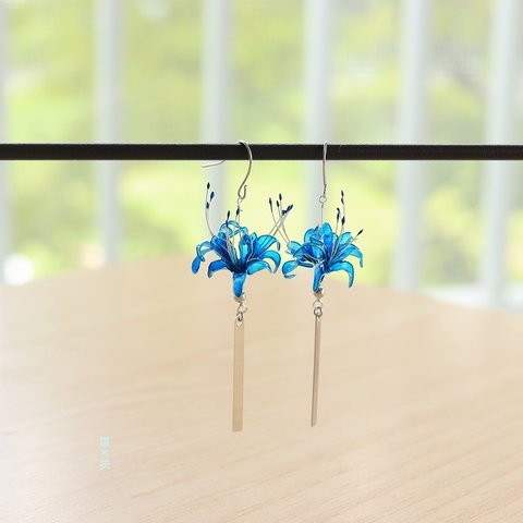 *:.。.:*゜青 彼岸花 *:.。.:*゜ピアス（イヤリング）Blue ゆらゆら  着物 和装 ディップアート ワイヤーアクセサリー クリア 曼珠沙華