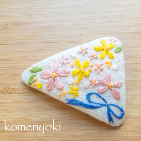 【刺繍パッチン】花束の三角パッチンピン