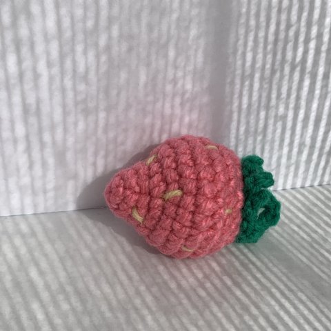 苺の編みぐるみ
