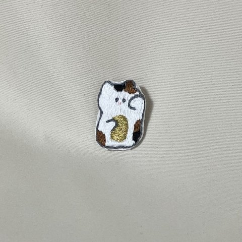 刺繍招き猫ブローチ No.15