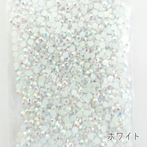 ホワイト／ミルキーストーン ３mm／約2000粒♩デコパーツ ネイル ハンドメイド