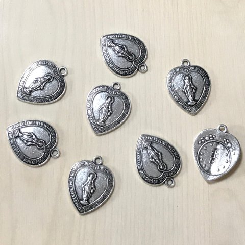 SILVER HEART ANTIQUE DESIGN CHARM BEADS