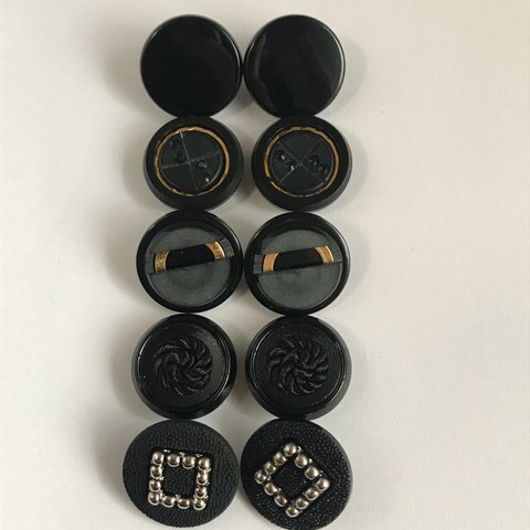 ☆再登場☆ 13～15ｍｍ◇10個入◇　ブラック　ペアアソート秋冬ボタン