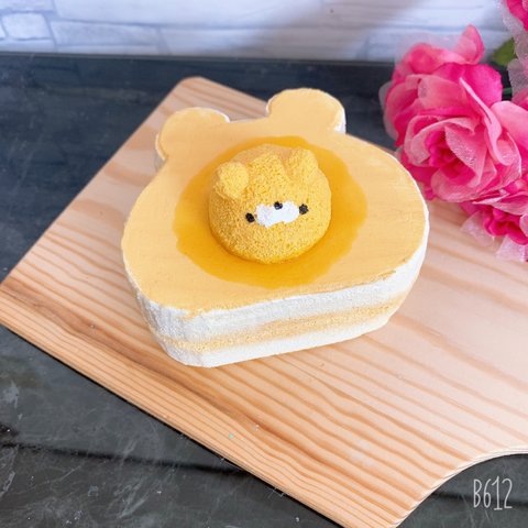 くまさんホットケーキのひょっこり 手作りスクイーズ フェイクスクイーズ フェイクスイーツ フェイクフード 食品サンプル ハンドメイドスクイーズ