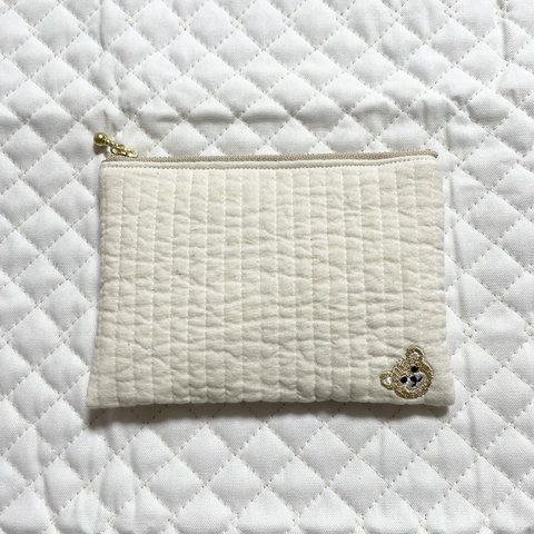 送料無料♡ くま刺繍のヌビポーチ✩︎⡱