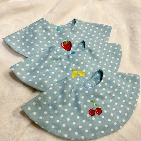 フルーツ刺繍のまんまるスタイ/名入れ無料◎