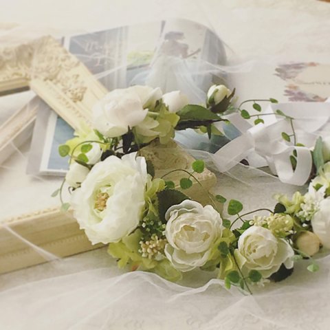 ウェディング、結婚式、二次会にラナンキュラスと薔薇のナチュラルな花冠