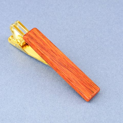N141 カリン　木の自然の色の木製ネクタイピン