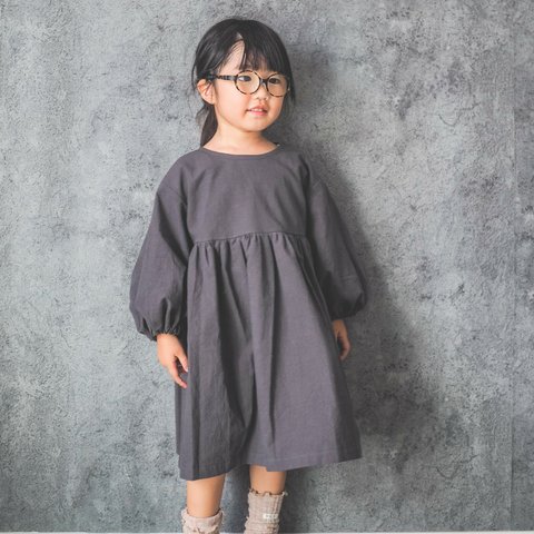 《80〜130cmオーダー可》 チャコールグレーのぽわん袖ワンピース 女の子 おしゃれ かわいい 大人っぽい 子供服 バルーン袖 無地