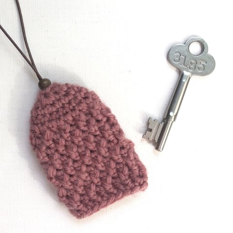 ザックリ編んだ毛糸のキーカバー　(ピンク)