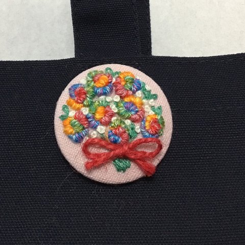 【送料無料】刺繍　くるみボタン　ブローチ　ヘアゴム　レインボーローズ　#57