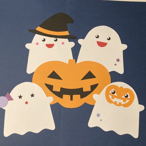 ハロウィン　壁面飾り　大きめA4サイズ