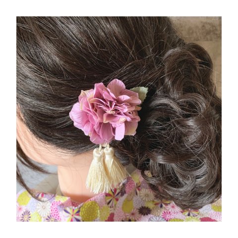 ひとつ付けるだけ　髪飾り　ヘアアクセサリー　ベビー用　着物　夏祭り　オフ紫　アーティフィシャルフラワー　　ヘアクリップ　七五三　フォーマル　水引　浴衣