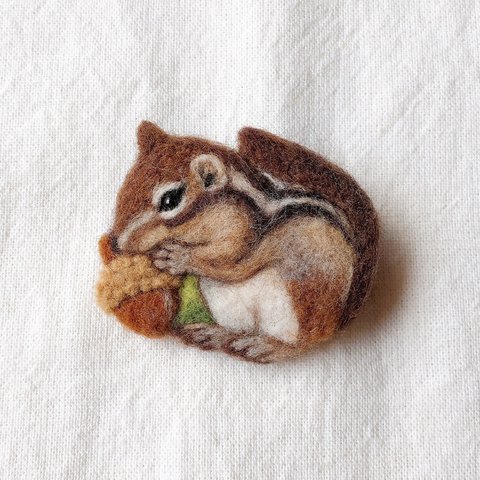 【kakashi0818様お取り置き作品】どんぐりとリス　ブローチ　シマリス