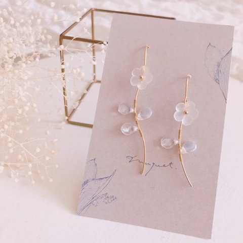 white flower Pierce/earring