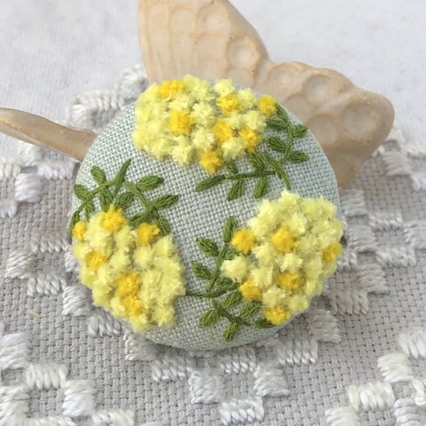 「ふわふわミモザ 」刺繍ブローチ