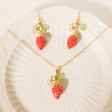 『🍓香りのいちごネックレス🍓　ストロベリー』苺  イチゴ