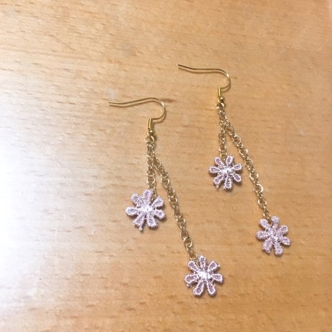 お花のレースピアス