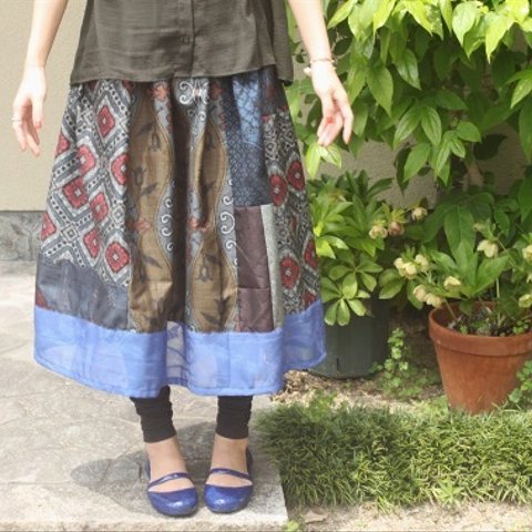 着物リメイク・大島紬など着物のパッチワークスカート（裾に青の透け感）