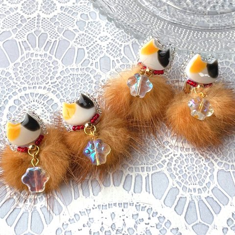 三毛猫　猫のファー付きピアス　イヤリング　金具変更可能　レジン　ビーズ　刺繍　プレゼント　ギフト