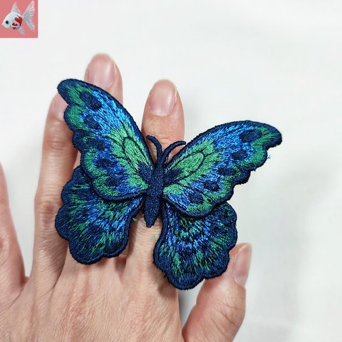 ◆蝶の刺繍リング①　ブルー