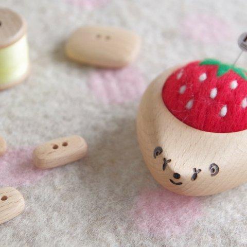 ハリネズミの羊毛ピンクッション【針山】いちご　strawberry　ブナ材