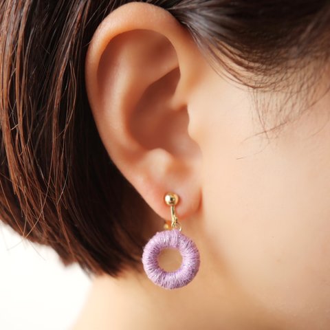 刺繍イヤリング halo (purple) サージカルステンレス