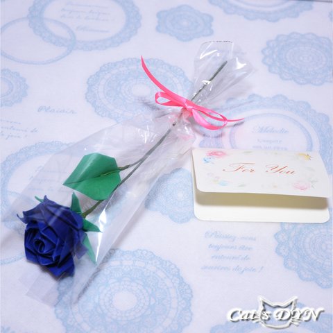 青い薔薇の花一輪　（折り紙の薔薇の花）