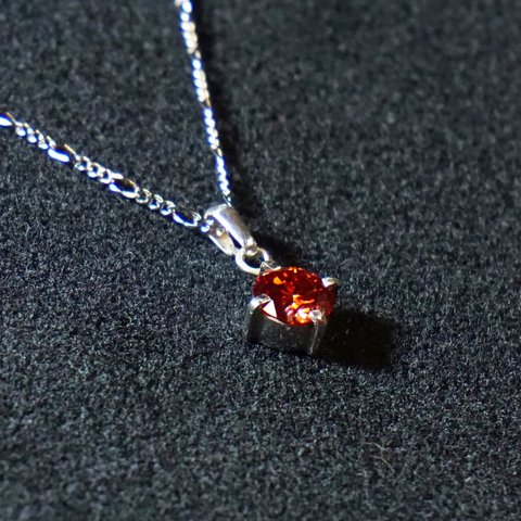 ガーネットカラー・モアッサナイトのペンダント1.8ct