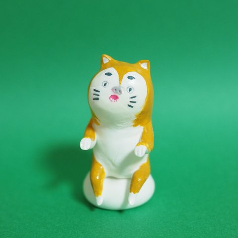 おすわりしばねこ