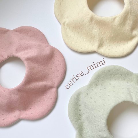 new🫧ママとベビーの為の防水スタイ/ Pastel eyelet はなびらスタイ　bib よだれかけ